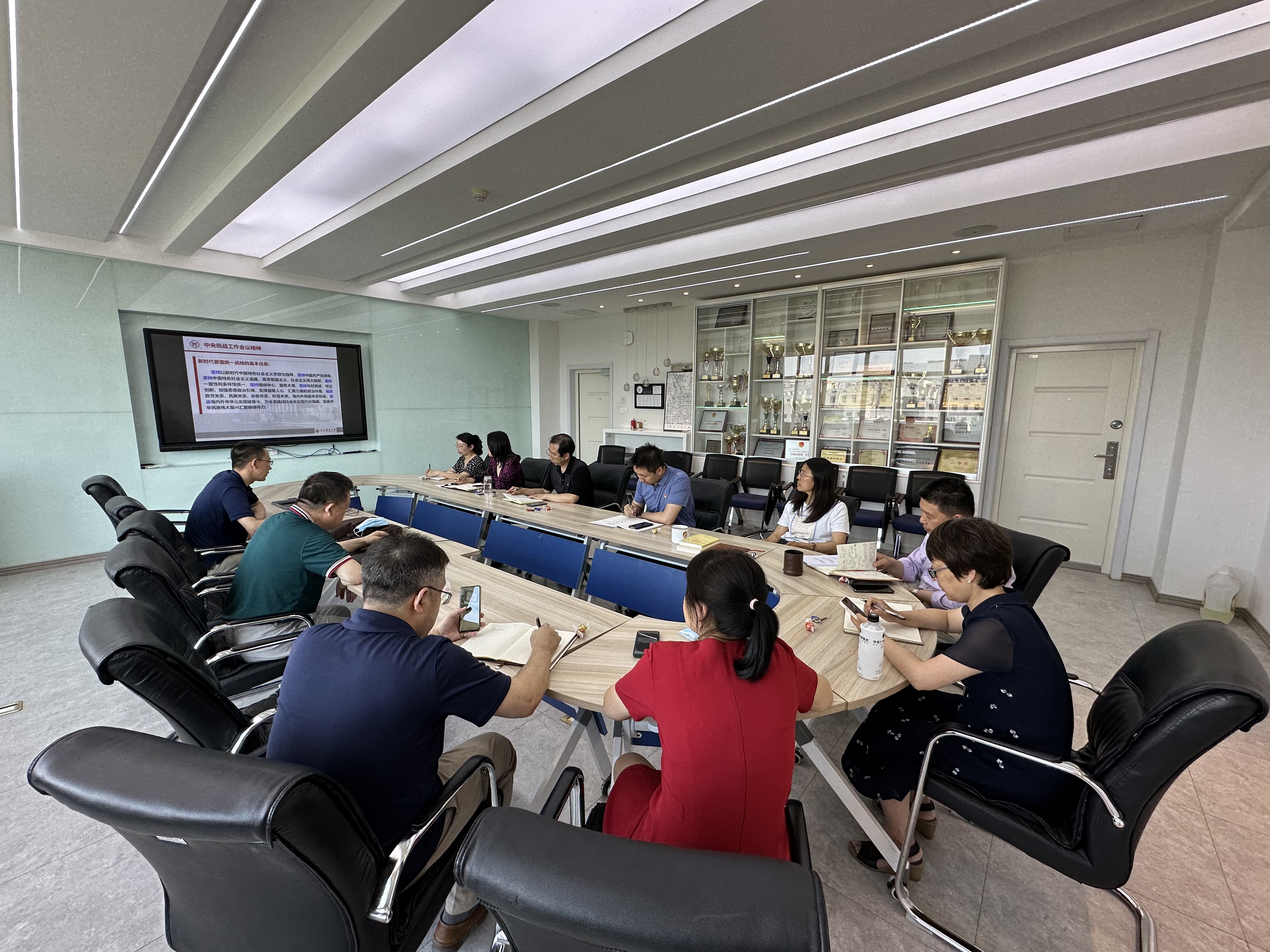 437bwin必赢国际官网党委理论学习中心组开展统一战线工作专题学习研讨图.jpg